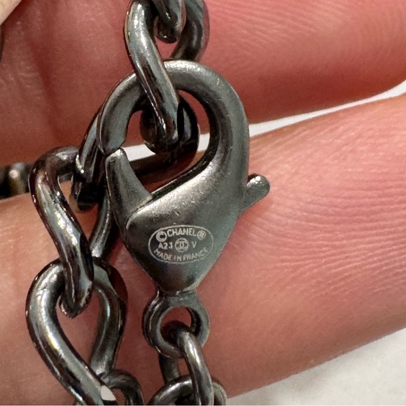 Chanel choker in ruthenium, silver, and crystal - Picture 15 of 16
